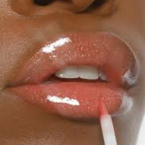 Lipgloss and lipscrubs